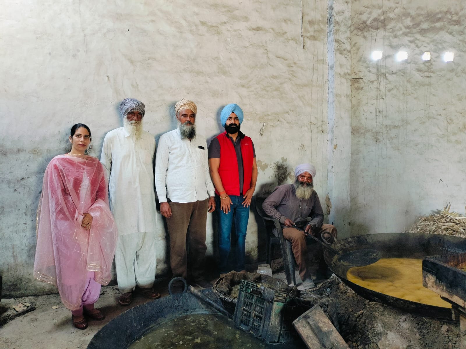 ਗੁੜ ਬਣਾਉਣ ਵਾਲੇ ਵੇਲਣਿਆਂ ਦਾ ਦੌਰਾ ਕਰਕੇ ਕਿਸਾਨਾਂ ਨੂੰ ਜਾਗਰੂਕ ਕਰ ਰਹੀਆਂ ਹਨ ਟੀਮਾਂ – ਡਾ. ਤੇਜਬੀਰ ਸਿੰਘ